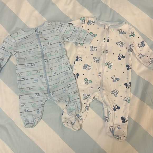 Disney - set of 2 newborn (0 mo/0-3 mo) footed cotton Mickey Mouse sleepers. - Picture 1 of 6